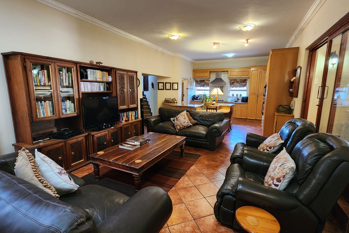 Ultra-Modern 4 Bedroom Home in Secure Gated Estate – Luxury Living Awaits! - Photo 4