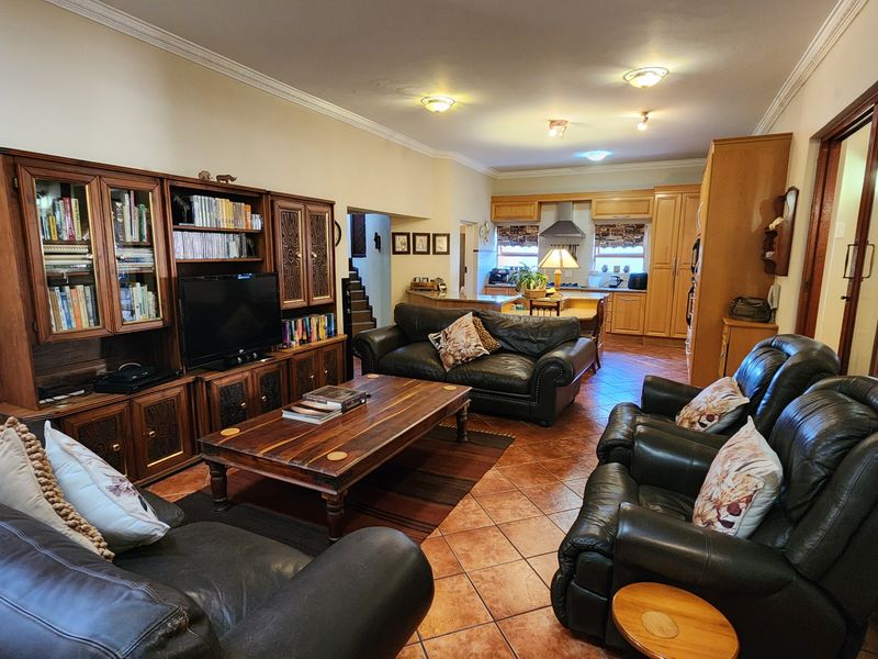 Ultra-Modern 4 Bedroom Home in Secure Gated Estate – Luxury Living Awaits! - Photo 4