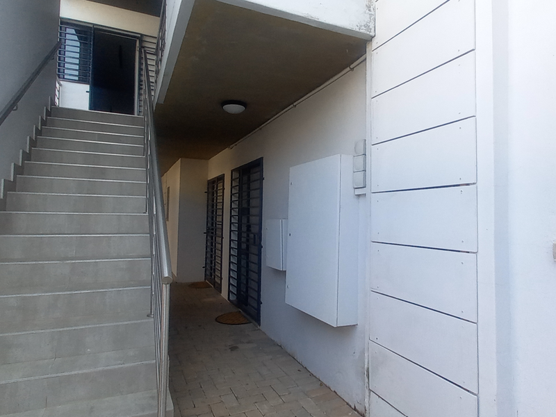 Stunning 2-bedroom apartment for sale in Alphen Park, Pretoria—modern living in a prime location! - Photo 3