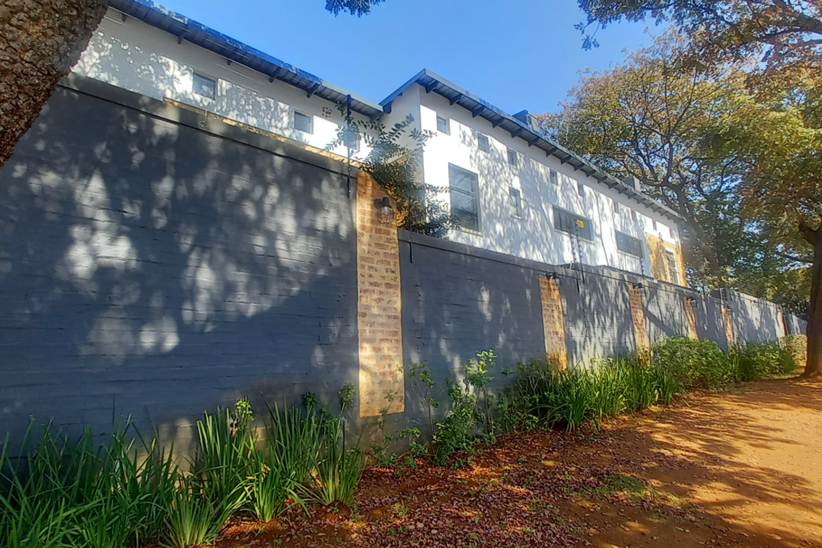 Stunning 2-bedroom apartment for sale in Alphen Park, Pretoria—modern living in a prime location! - Photo 2