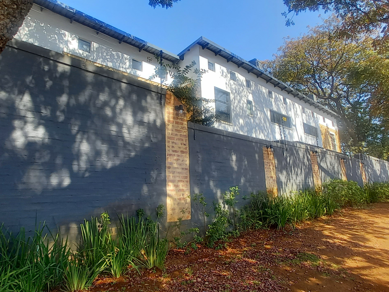 Stunning 2-bedroom apartment for sale in Alphen Park, Pretoria—modern living in a prime location! - Photo 2