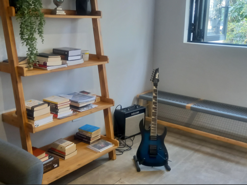 Stunning 2-bedroom apartment for sale in Alphen Park, Pretoria—modern living in a prime location! - Photo 6