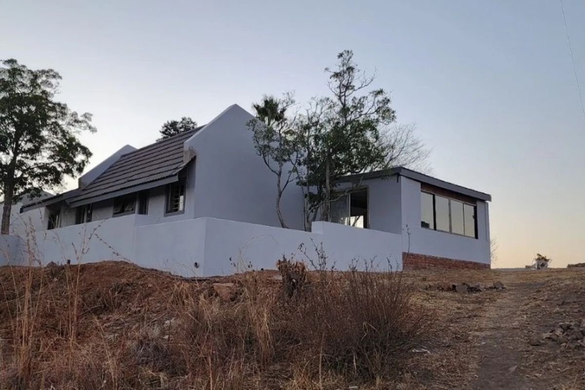 2 Bedroom House in a Lumaré Private Retirement Village in  Naboomspruit(Mookgophong) - Limpopo - Photo 5