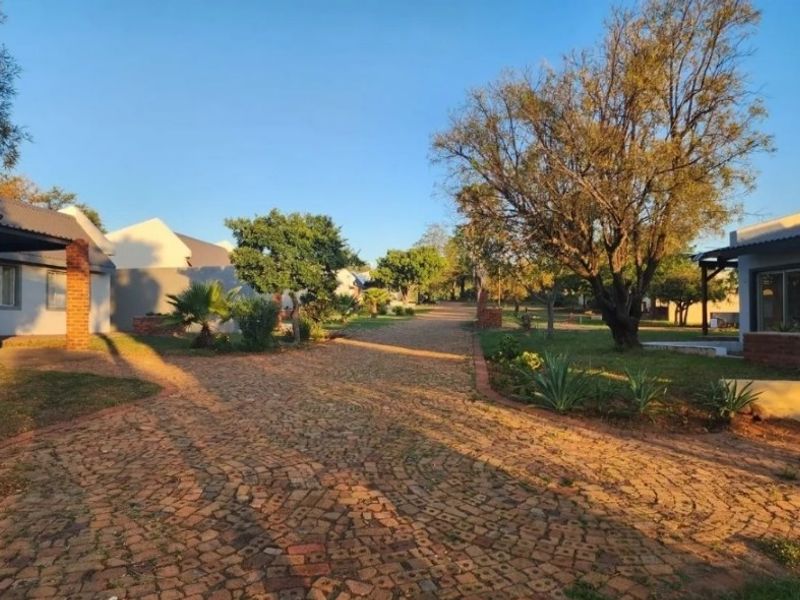 2 Bedroom House in a Lumaré Private Retirement Village in  Naboomspruit(Mookgophong) - Limpopo - Photo 3
