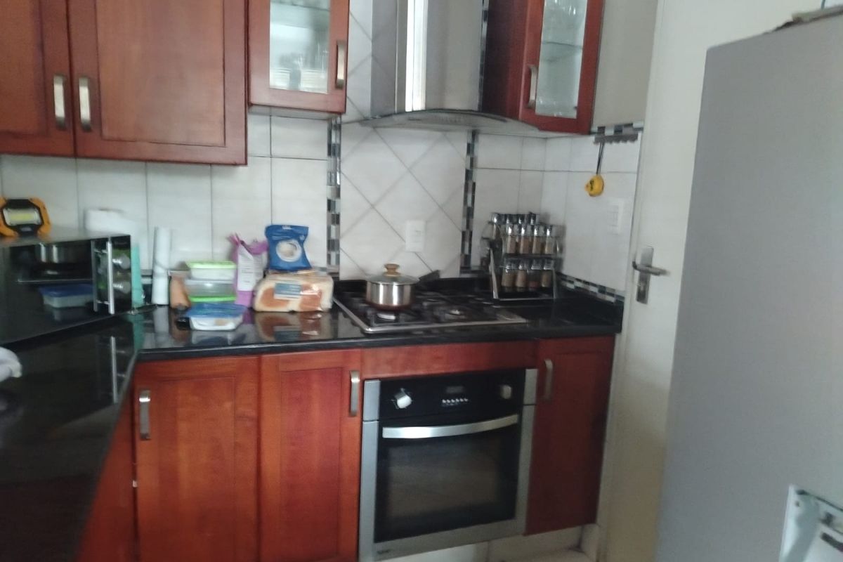 Stunning 3-bedroom home in Retirement Estate, Waterval East, Rustenburg - Photo 3