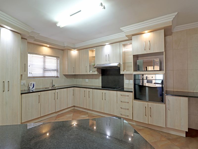 Spacious 3-Bedroom Home on 700m2 Stand with Room to Expand in Thatchfield Hills Estate - Photo 6