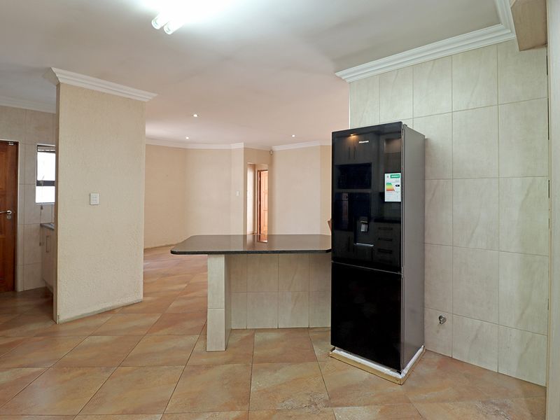 Spacious 3-Bedroom Home on 700m2 Stand with Room to Expand in Thatchfield Hills Estate - Photo 9