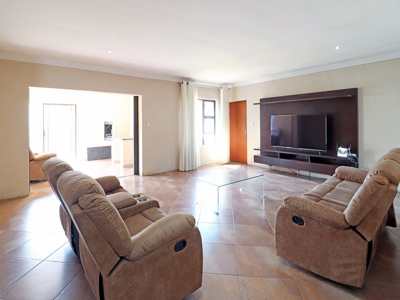 Spacious 3-Bedroom Home on 700m2 Stand with Room to Expand in Thatchfield Hills Estate - Photo 3