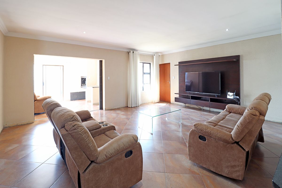 Spacious 3-Bedroom Home on 700m2 Stand with Room to Expand in Thatchfield Hills Estate - Photo 3