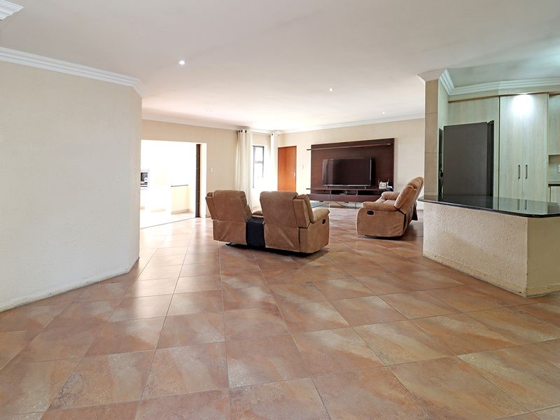 Spacious 3-Bedroom Home on 700m2 Stand with Room to Expand in Thatchfield Hills Estate - Photo 5