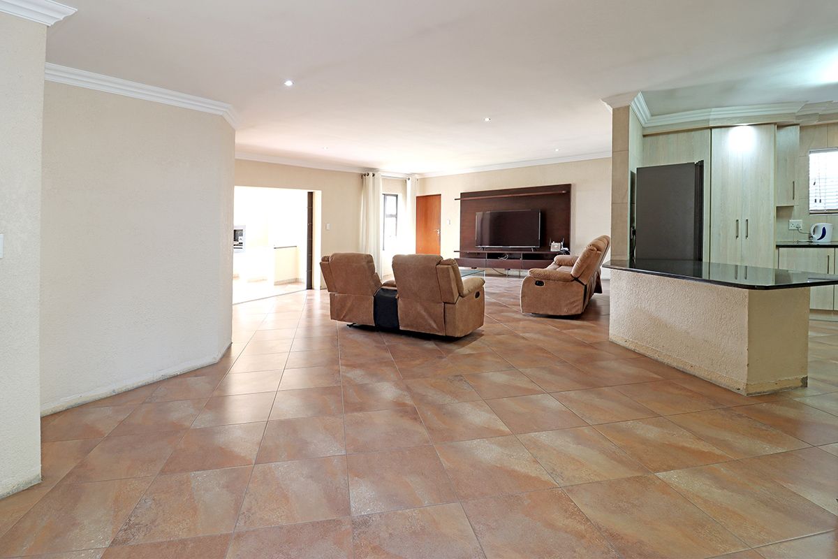 Spacious 3-Bedroom Home on 700m2 Stand with Room to Expand in Thatchfield Hills Estate - Photo 5