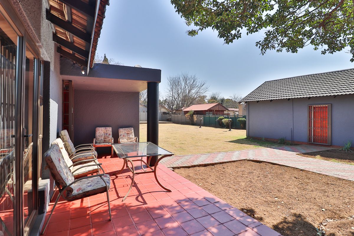 STOP - MUST VIEW “Endless Space, Endless Potential – The Perfect Family Home” - Photo 4