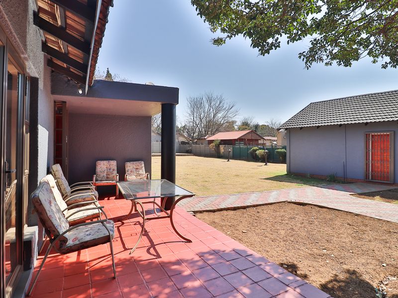 STOP - MUST VIEW “Endless Space, Endless Potential – The Perfect Family Home” - Photo 4