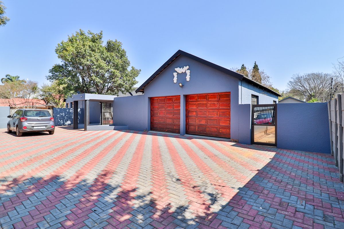 STOP - MUST VIEW “Endless Space, Endless Potential – The Perfect Family Home” - Photo 2