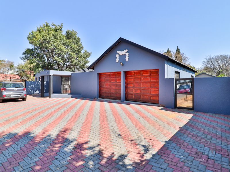 STOP - MUST VIEW “Endless Space, Endless Potential – The Perfect Family Home” - Photo 2