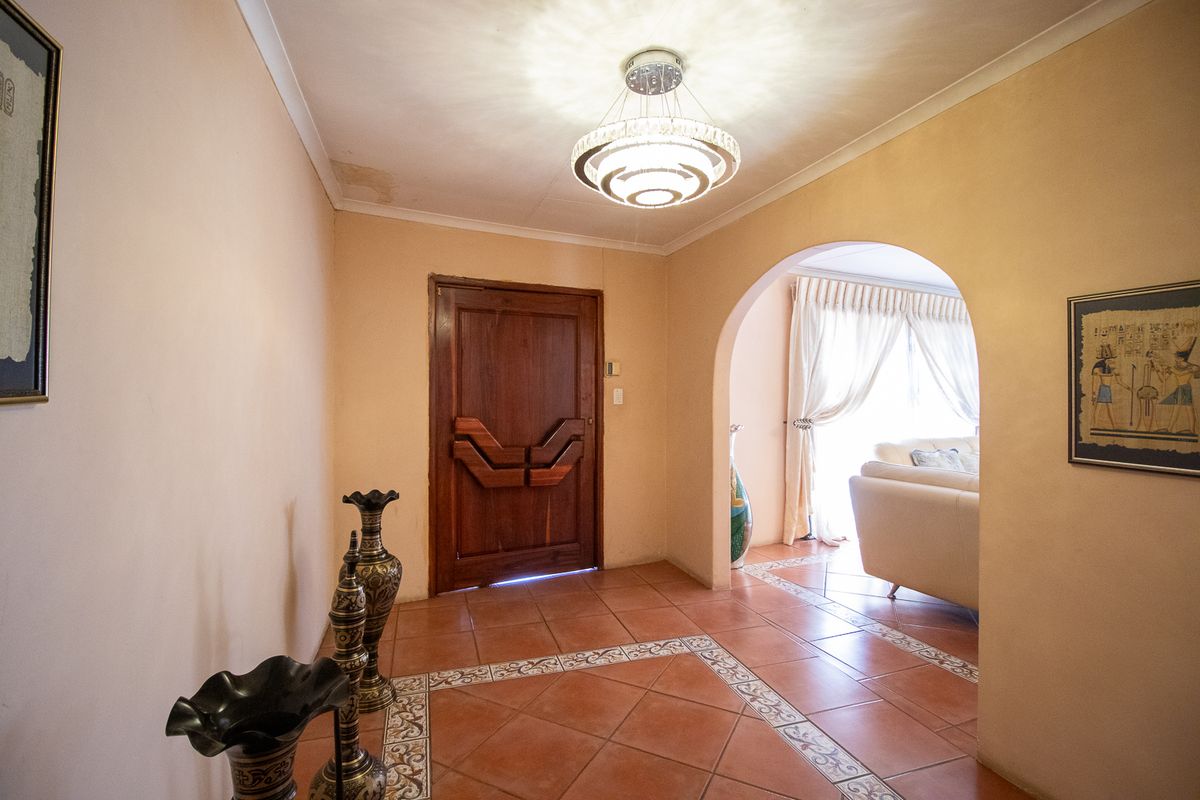 STOP - MUST VIEW “Endless Space, Endless Potential – The Perfect Family Home” - Photo 5