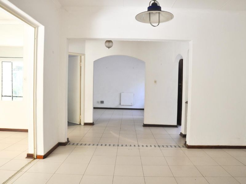 6-Bedroom, 4-Bathroom Home with Endless Potential – Boomed-Off Area! - Photo 10