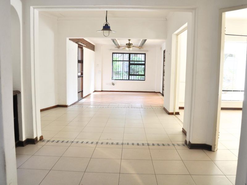 6-Bedroom, 4-Bathroom Home with Endless Potential – Boomed-Off Area! - Photo 4