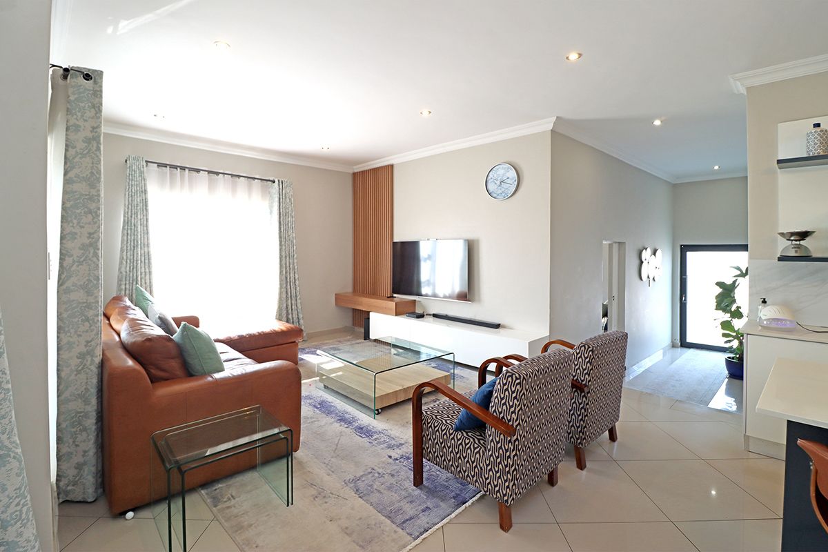 A Masterpiece of Modern Luxury in Thatchfield Hills Estate - Photo 5