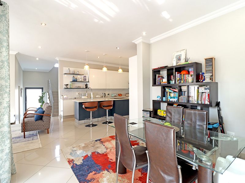 A Masterpiece of Modern Luxury in Thatchfield Hills Estate - Photo 8