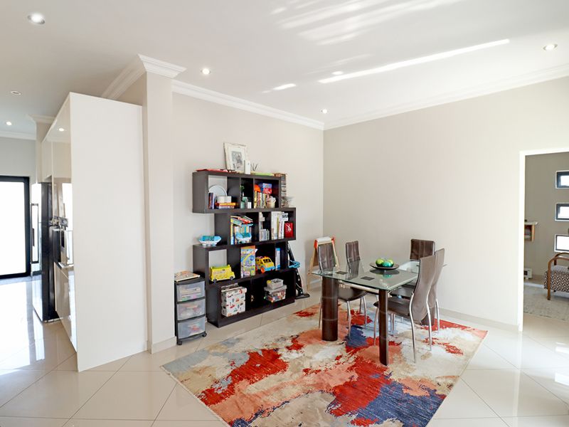 A Masterpiece of Modern Luxury in Thatchfield Hills Estate - Photo 7