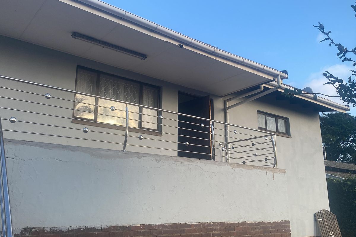 Neat 3 Bedroom Family House - Photo 2