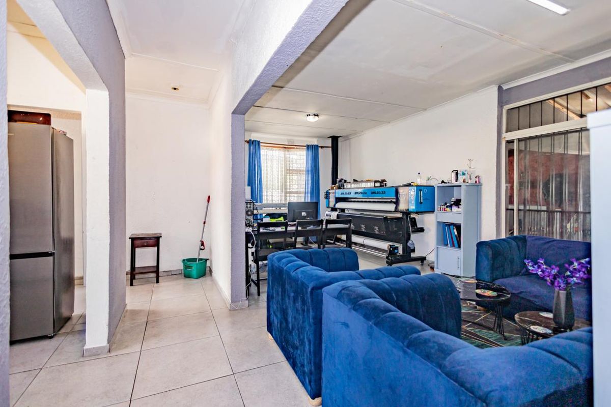 Charming 3-bedroom house  Peerless Park East, Kraaifontein— with 1 bedroom flat - Photo 2