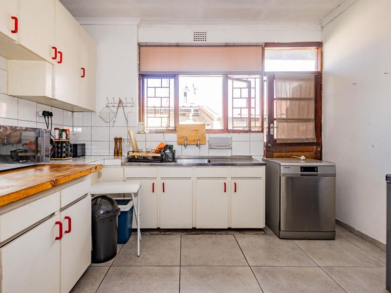 Charming 3-bedroom house  Peerless Park East, Kraaifontein— with 1 bedroom flat - Photo 3