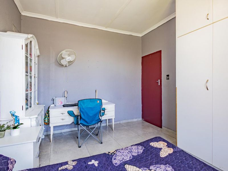 Charming 3-bedroom house  Peerless Park East, Kraaifontein— with 1 bedroom flat - Photo 9