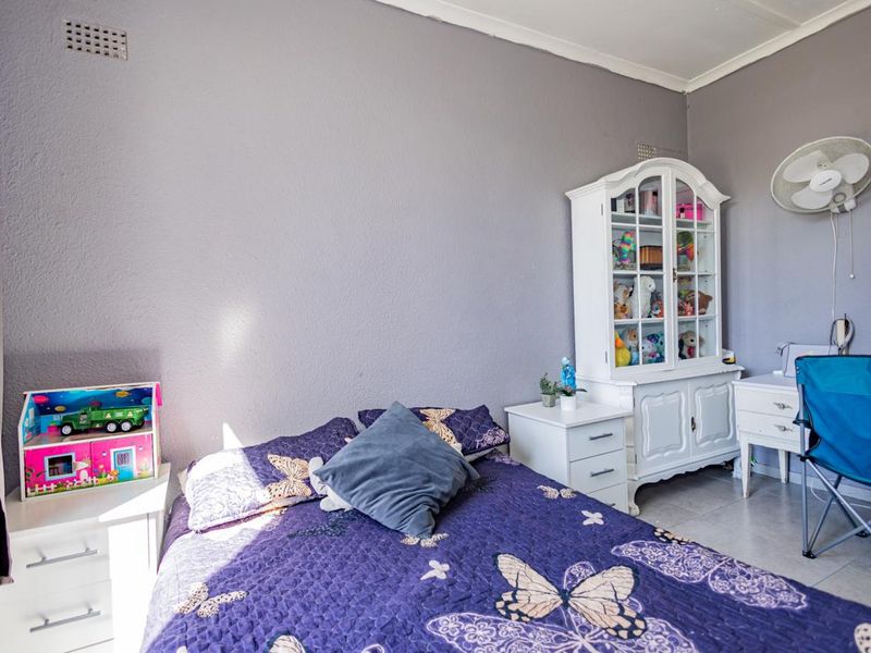 Charming 3-bedroom house  Peerless Park East, Kraaifontein— with 1 bedroom flat - Photo 8