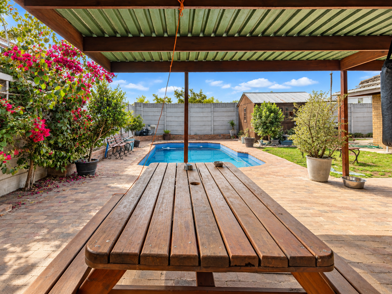 Face-Brick Family Home with Pool, Indoor Braai & Versatile 4th Bedroom - Photo 6