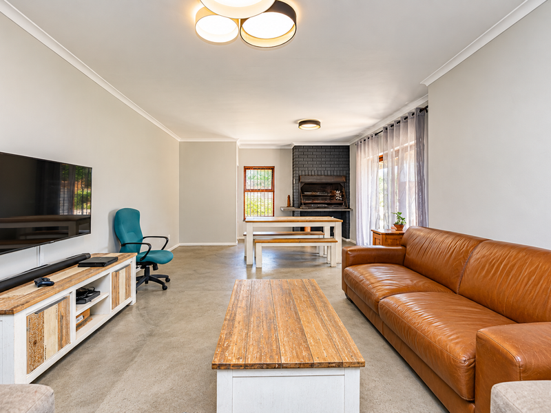 Face-Brick Family Home with Pool, Indoor Braai & Versatile 4th Bedroom - Photo 4