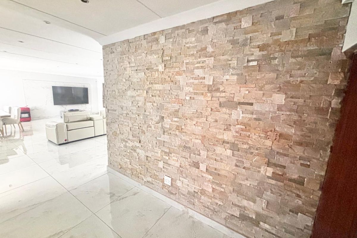 Modern 4-Bedroom Family Home with Pool & Entertainment Area! - Photo 2
