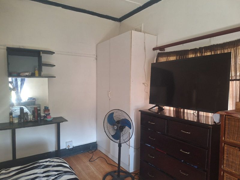 Well Priced Home with Character in Leafy Prestbury - Photo 9