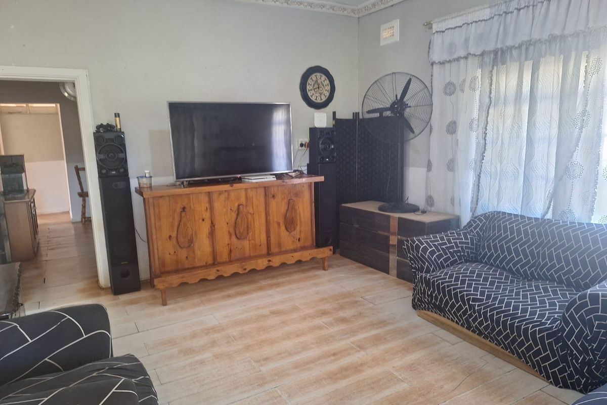 Well Priced Home with Character in Leafy Prestbury - Photo 3