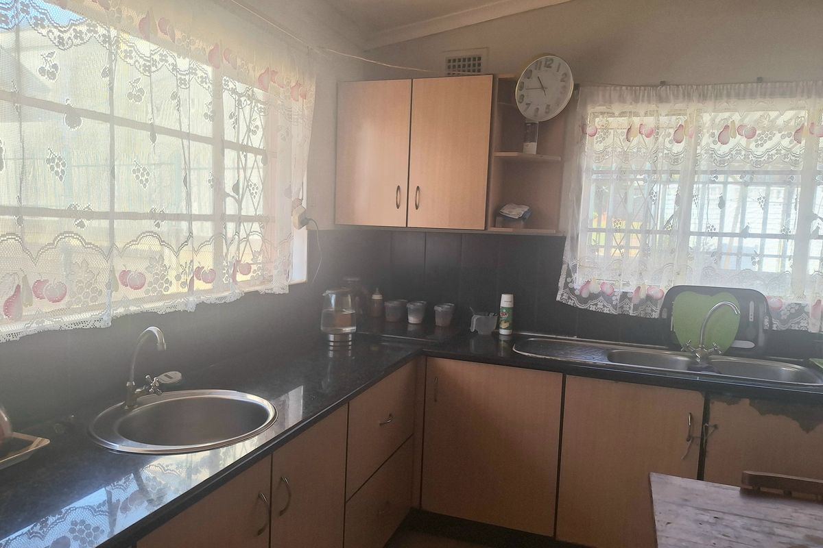 Well Priced Home with Character in Leafy Prestbury - Photo 5