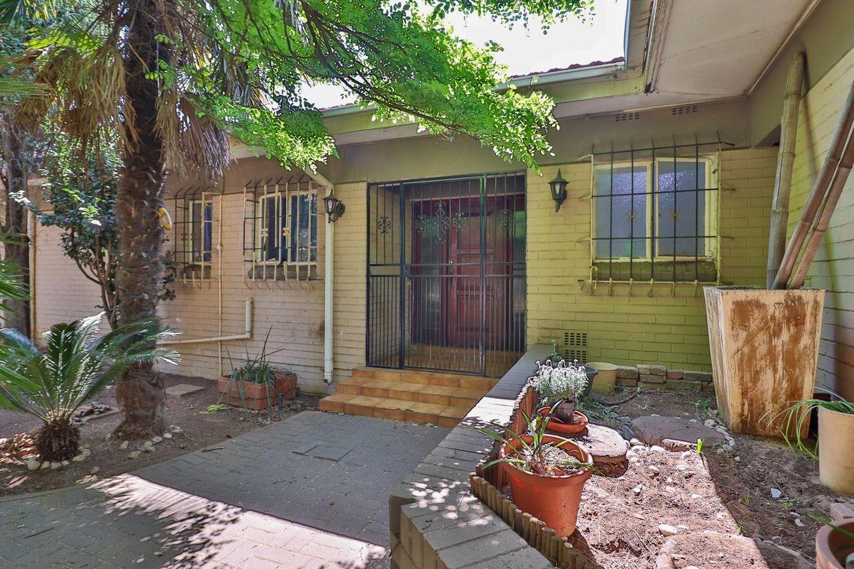 Stunning 3-bedroom house for sale in Vanderbijlpark SW 5—Your Perfect Home Awaits! - Photo 4