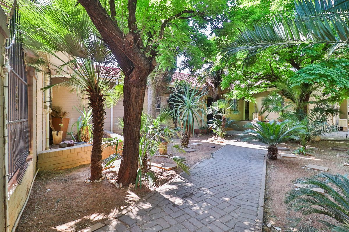 Stunning 3-bedroom house for sale in Vanderbijlpark SW 5—Your Perfect Home Awaits! - Photo 2