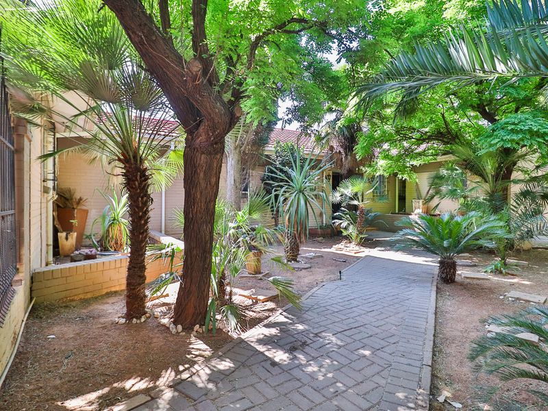 Stunning 3-bedroom house for sale in Vanderbijlpark SW 5—Your Perfect Home Awaits! - Photo 2