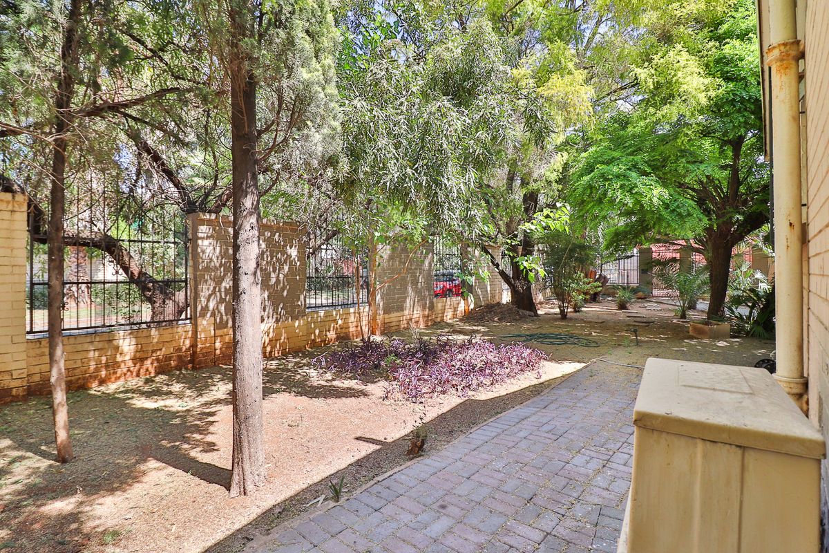 Stunning 3-bedroom house for sale in Vanderbijlpark SW 5—Your Perfect Home Awaits! - Photo 3