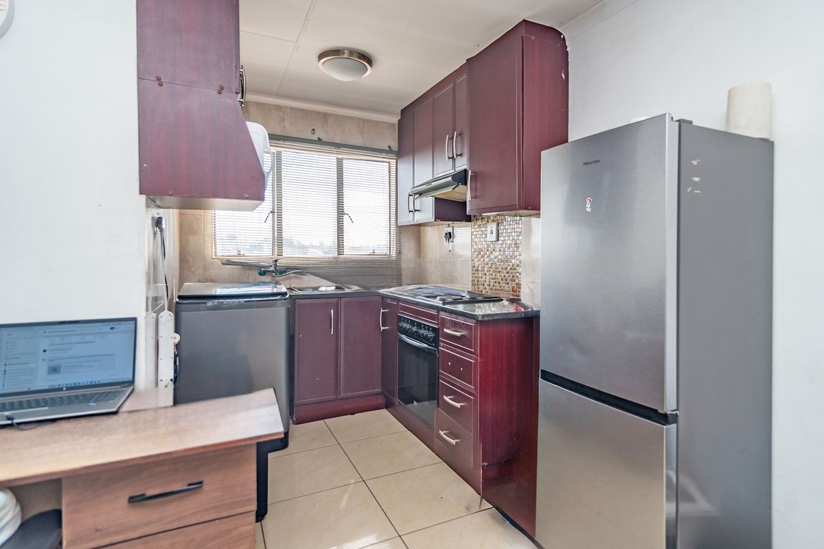 Charming 2-Bedroom Aapartment in Fleurhof, Roodepoort—Your Perfect Home Awaits! Don't miss out! - Photo 5