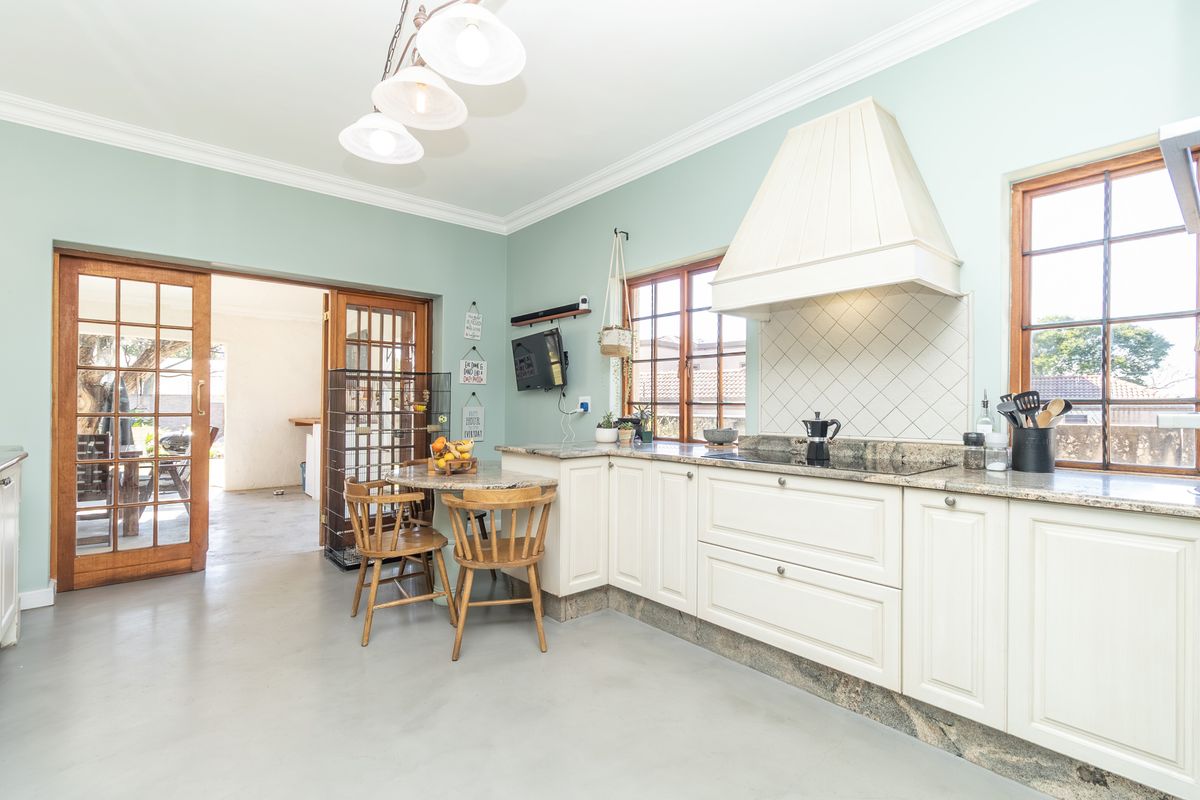 Home in the Sought After Boomed Off Bryanston East Hamilton Village - Photo 4