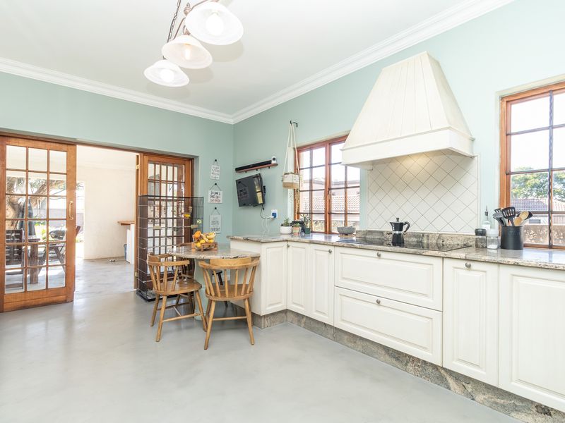 Home in the Sought After Boomed Off Bryanston East Hamilton Village - Photo 4