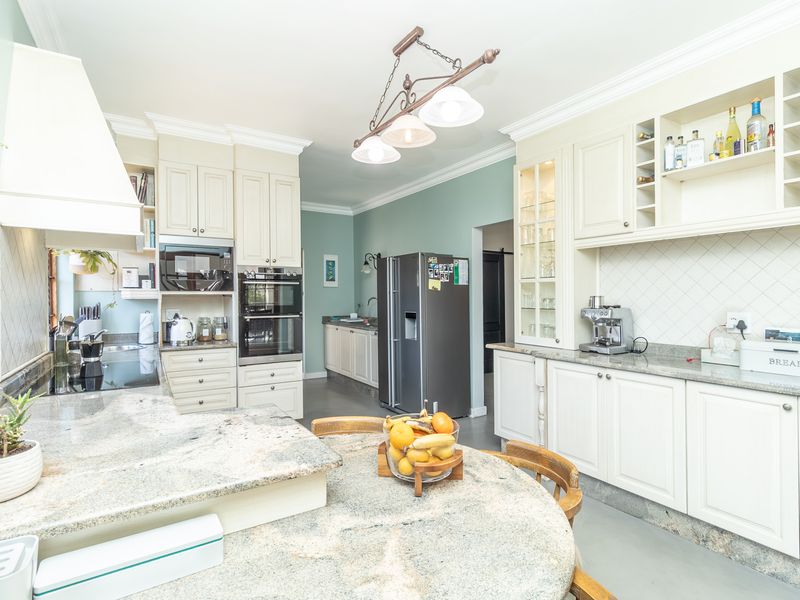 Home in the Sought After Boomed Off Bryanston East Hamilton Village - Photo 6