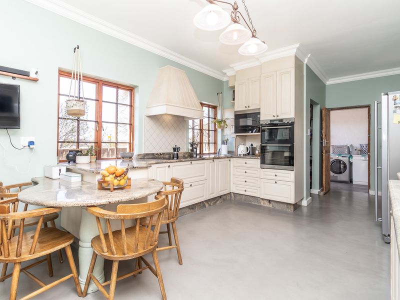 Home in the Sought After Boomed Off Bryanston East Hamilton Village - Photo 5