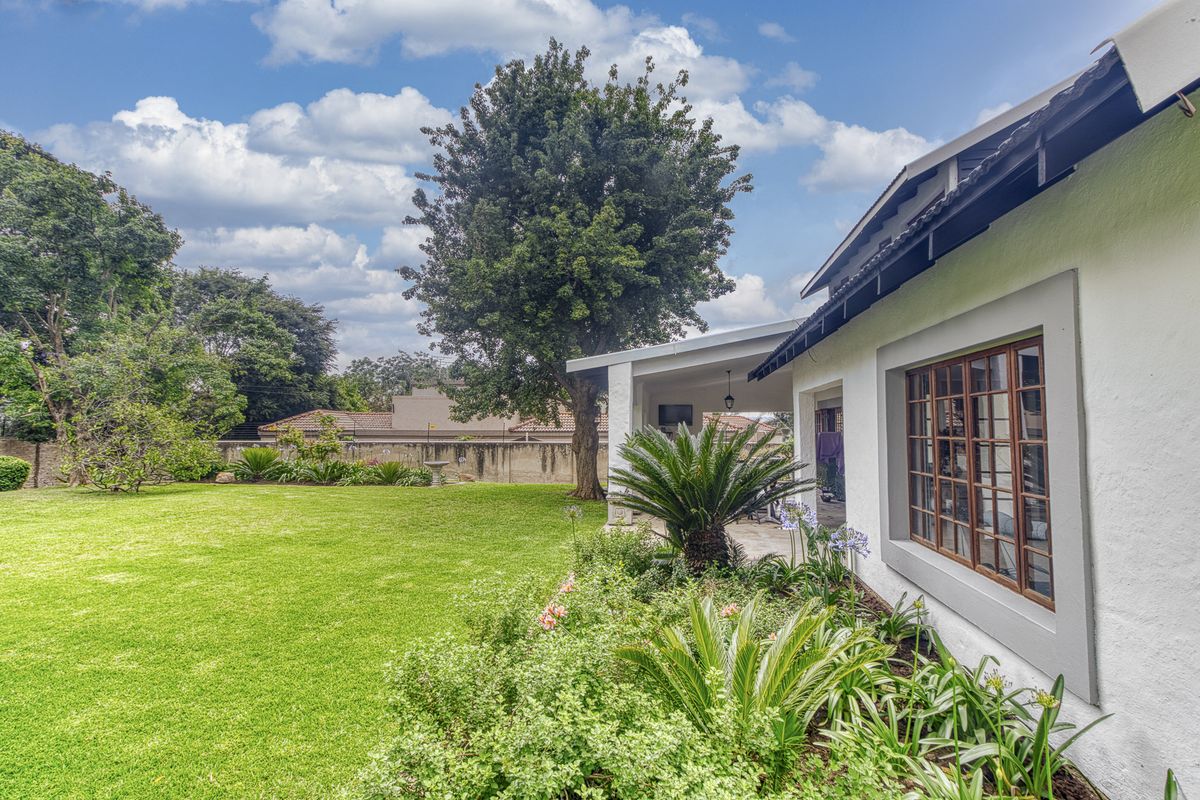 Home in the Sought After Boomed Off Bryanston East Hamilton Village - Photo 2