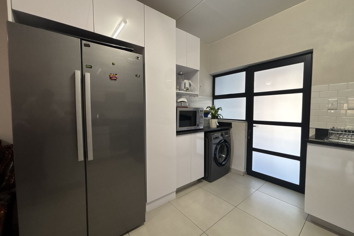 Modern 3-Bedroom Ground Floor Unit in Royce Heights – Boksburg - Photo 2