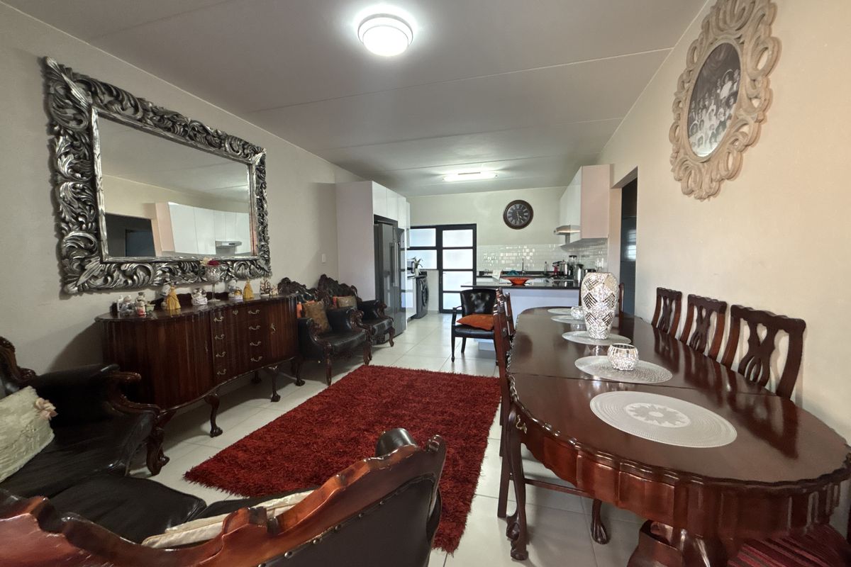 Modern 3-Bedroom Ground Floor Unit in Royce Heights – Boksburg - Photo 3