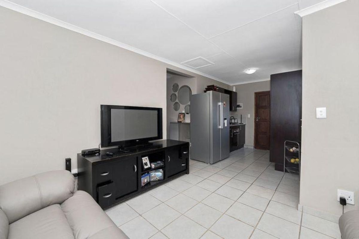 Beautiful Freestanding Sectional Title Home in Secure Complex – Noordwyk - Photo 3