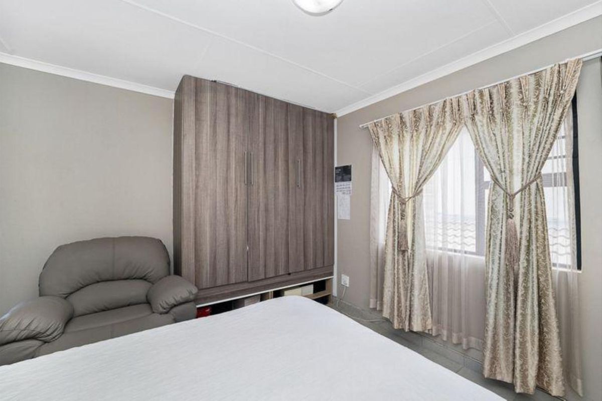 Beautiful Freestanding Sectional Title Home in Secure Complex – Noordwyk - Photo 5